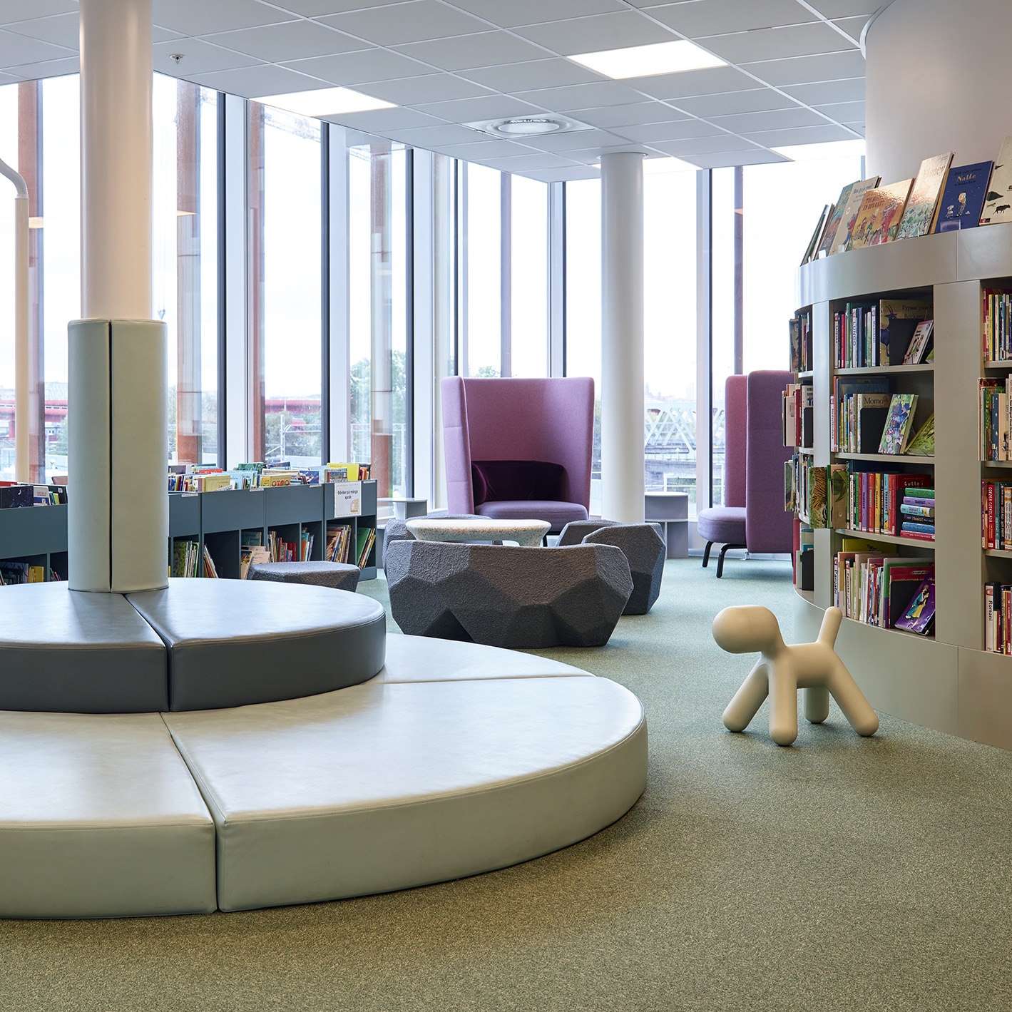 Världslitteraturhuset Library for children and sitting area